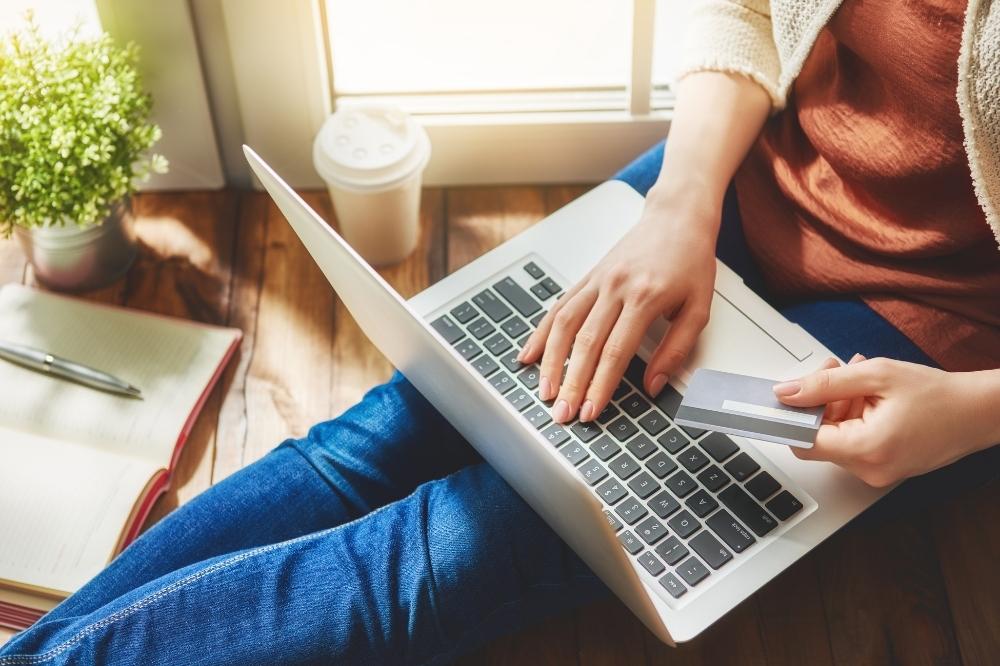 7 BENEFITS OF ONLINE SHOPPING? - PawsClawsBoutique
